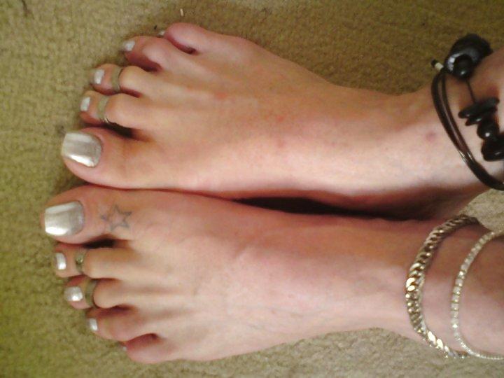 25P Black woman's toe