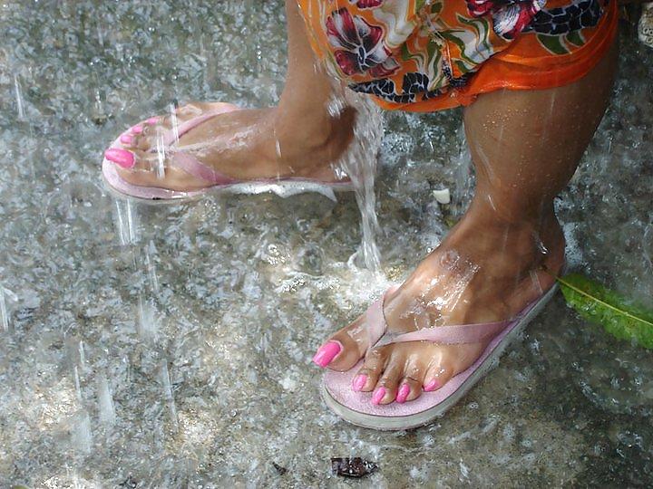 25P Black woman's toe