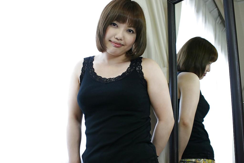 16P Lovely asian MILF Reiko Kawahara gets naked and enjoys pussy licking