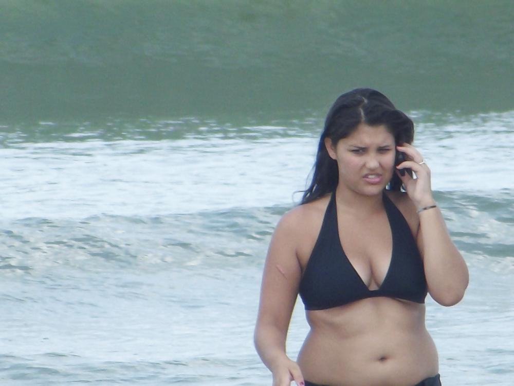 25P Sexy beach bodies tits and ass
