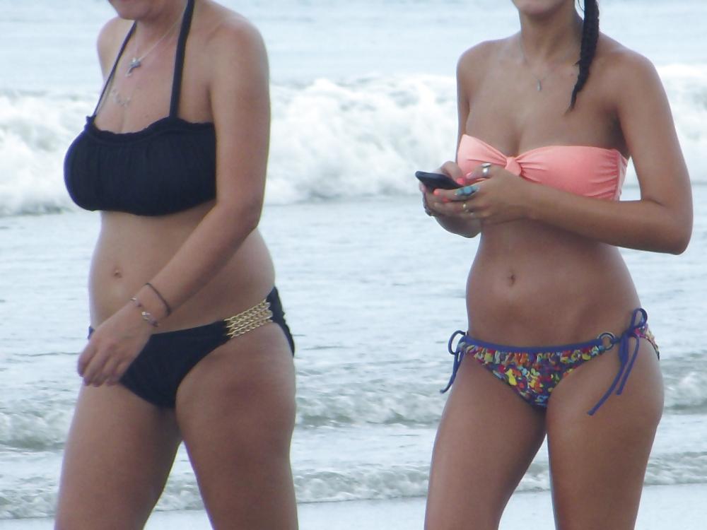 25P Sexy beach bodies tits and ass