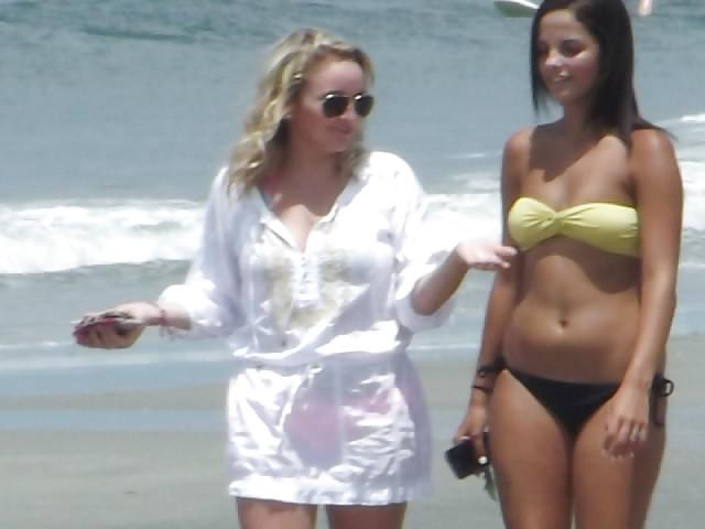 25P Sexy beach bodies tits and ass