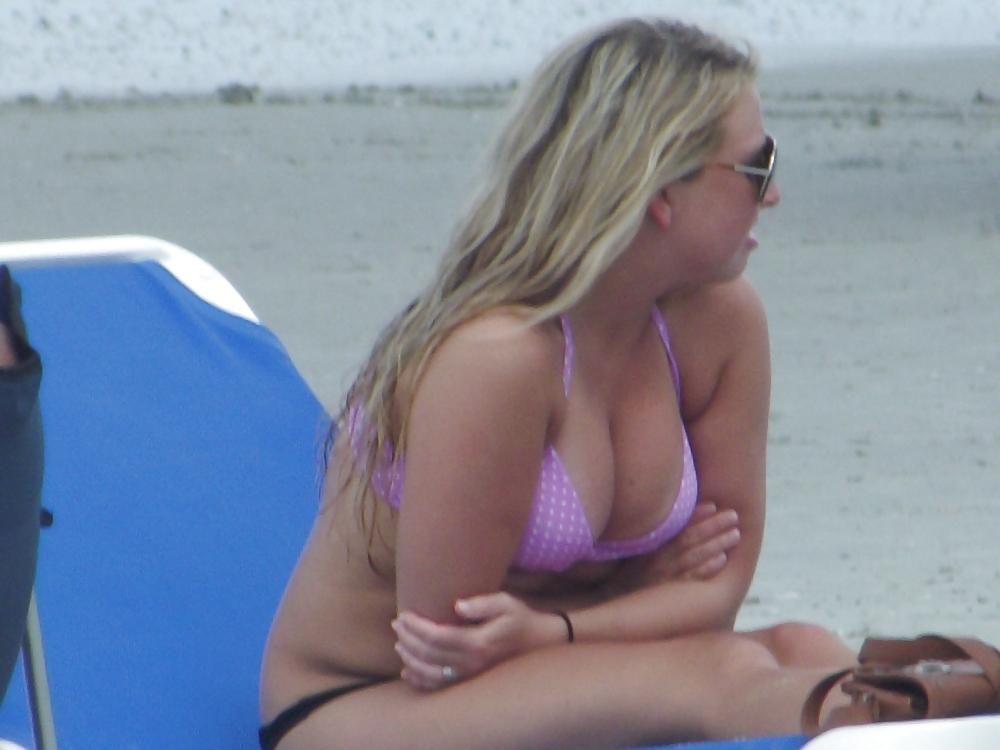 25P Sexy beach bodies tits and ass
