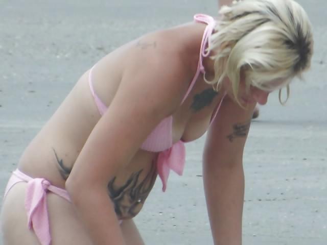 25P Sexy beach bodies tits and ass