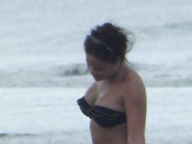 25P Sexy beach bodies tits and ass