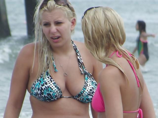 25P Sexy beach bodies tits and ass