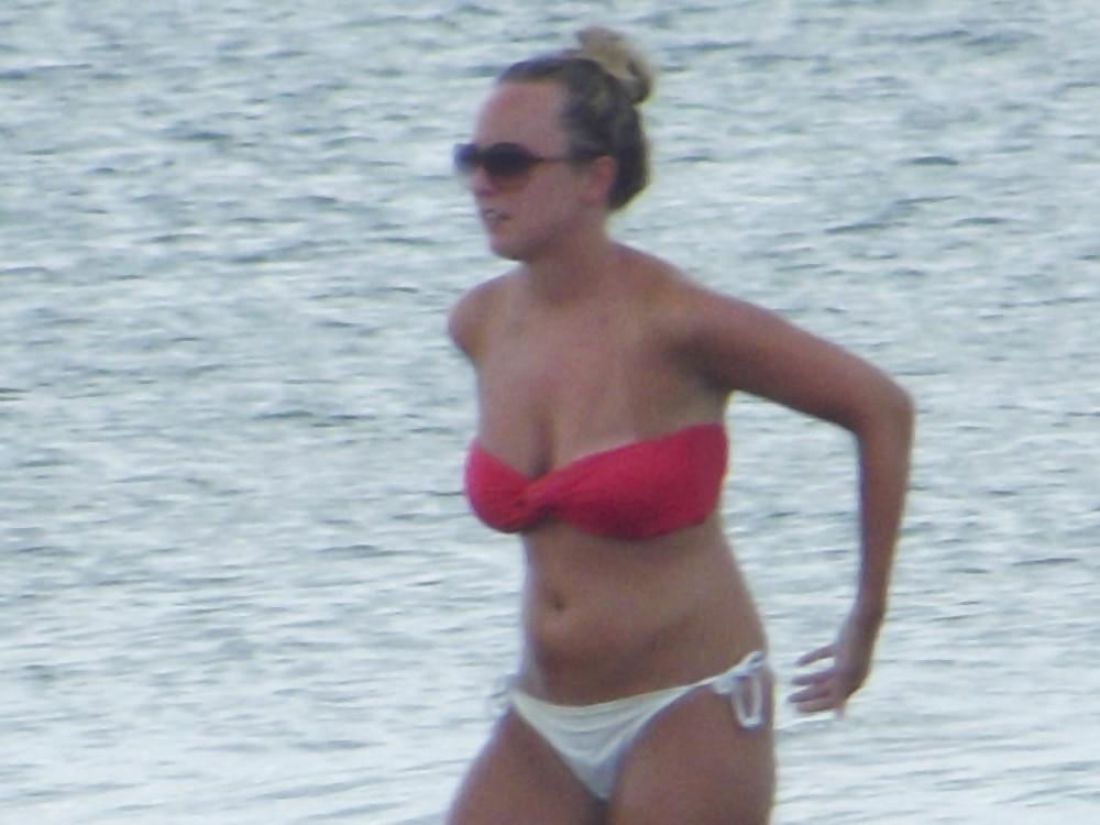 25P Sexy beach bodies tits and ass