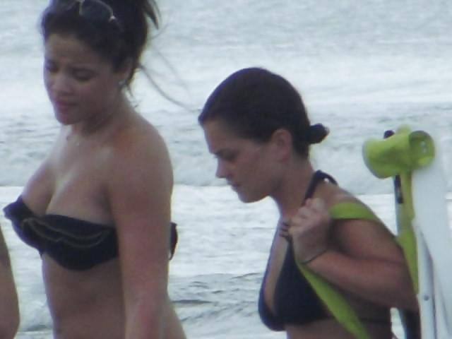 25P Sexy beach bodies tits and ass