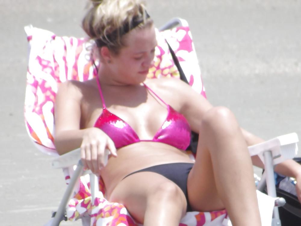 25P Sexy beach bodies tits and ass
