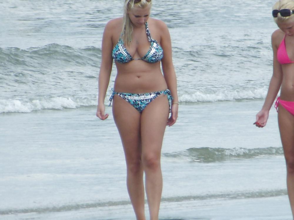 25P Sexy beach bodies tits and ass