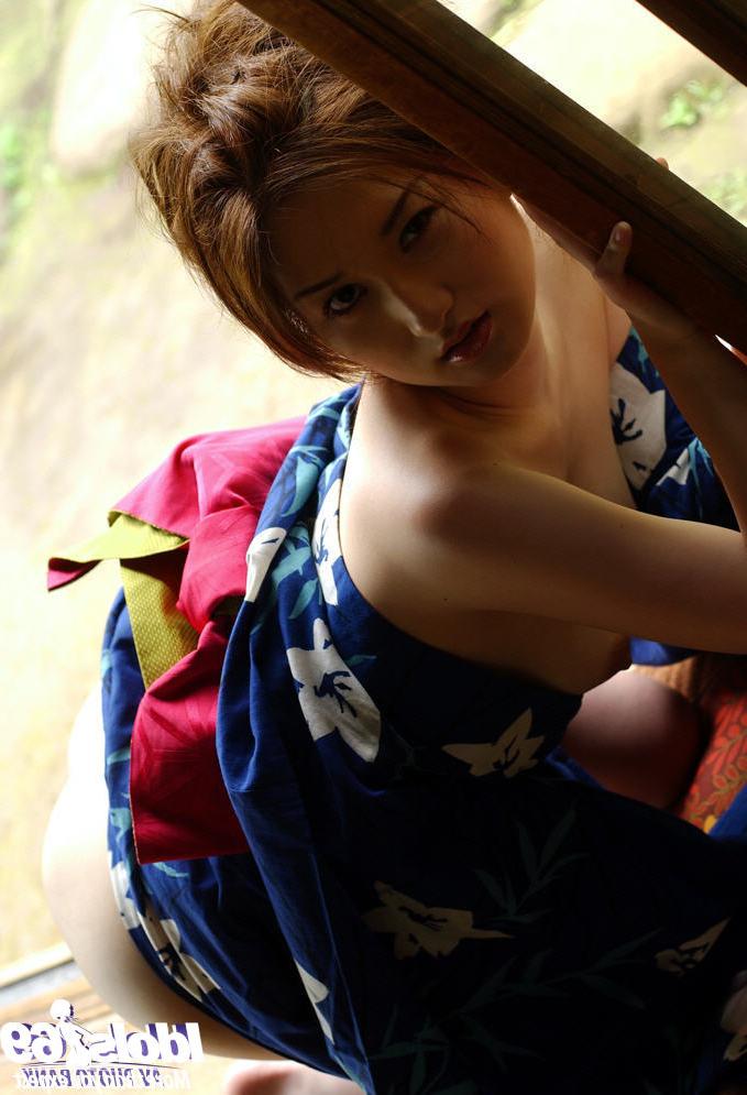 16P Lovely asian babe with slender legs uncovering her tempting curves