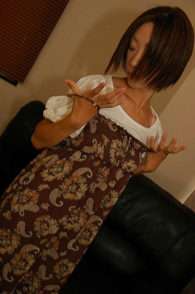 16P Slippy asian MILF Kana Niinuma getting rid of her clothes