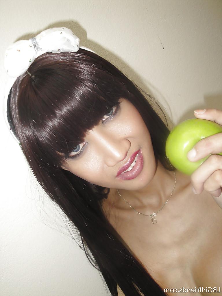 16P Beautiful Asian shemale Natalie masturbating in high heels