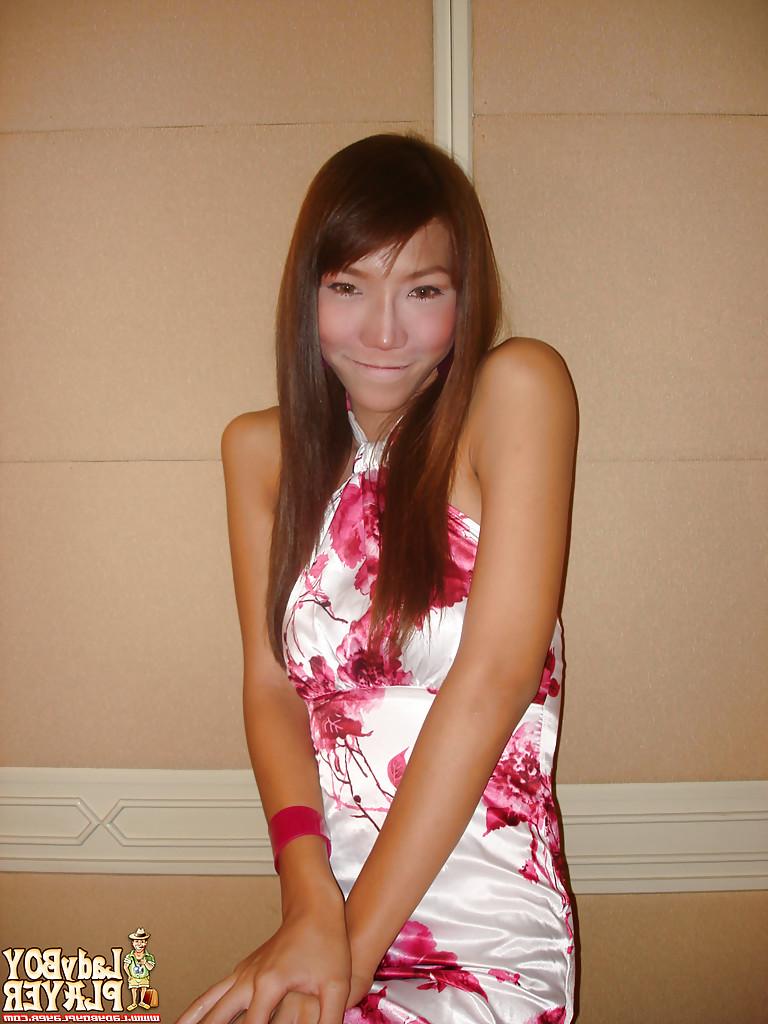 16P Innocent Thai shemale Aline Rios hiking skirt to flash nice ass and legs