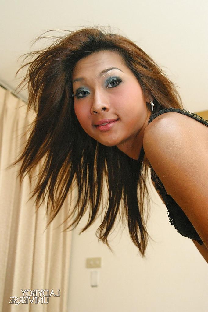 16P Pretty Asian shemale Yoyos baring small boobs and shaved cock