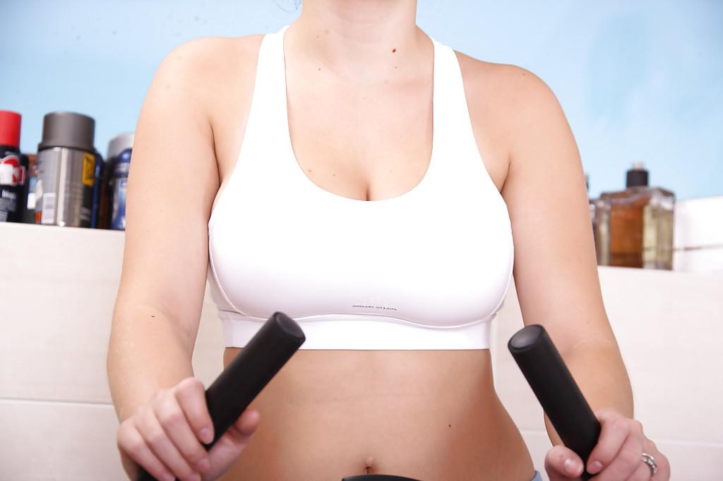 16P Sporty teenie with amazing tits playing with herself after a workout