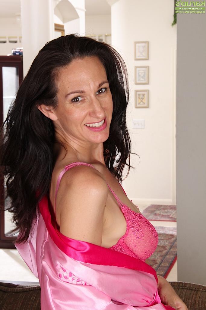 16P Appealing pornstar Genevieve Crest gets naked and fingers hard