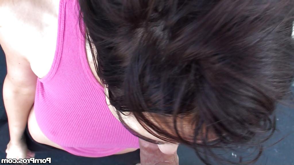 16P Mature Diana Prince swallows sperm after hot outdoor blowjob!