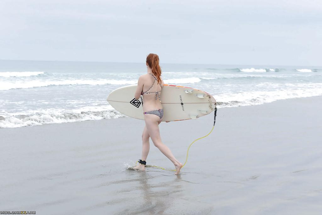 16P Ginger girl with large ass Penny is showing her skills on the beach