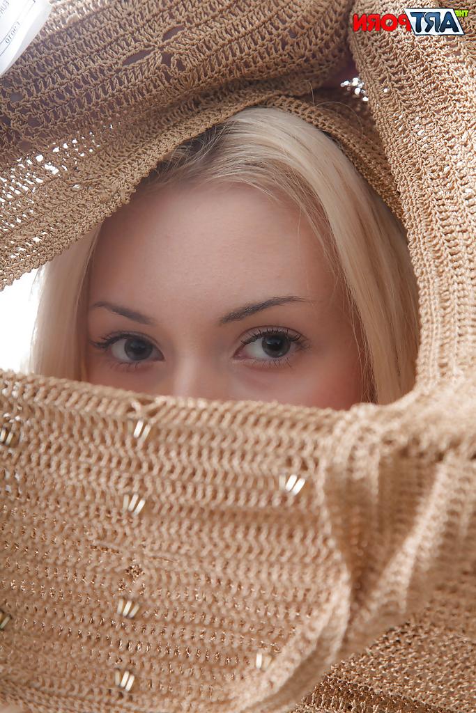 16P Thoughtful, naked blonde babe does once in a lifetime appearance