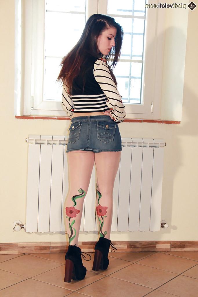 15P Amazing pantyhose model with sexy legs Bianca loves foot fetish