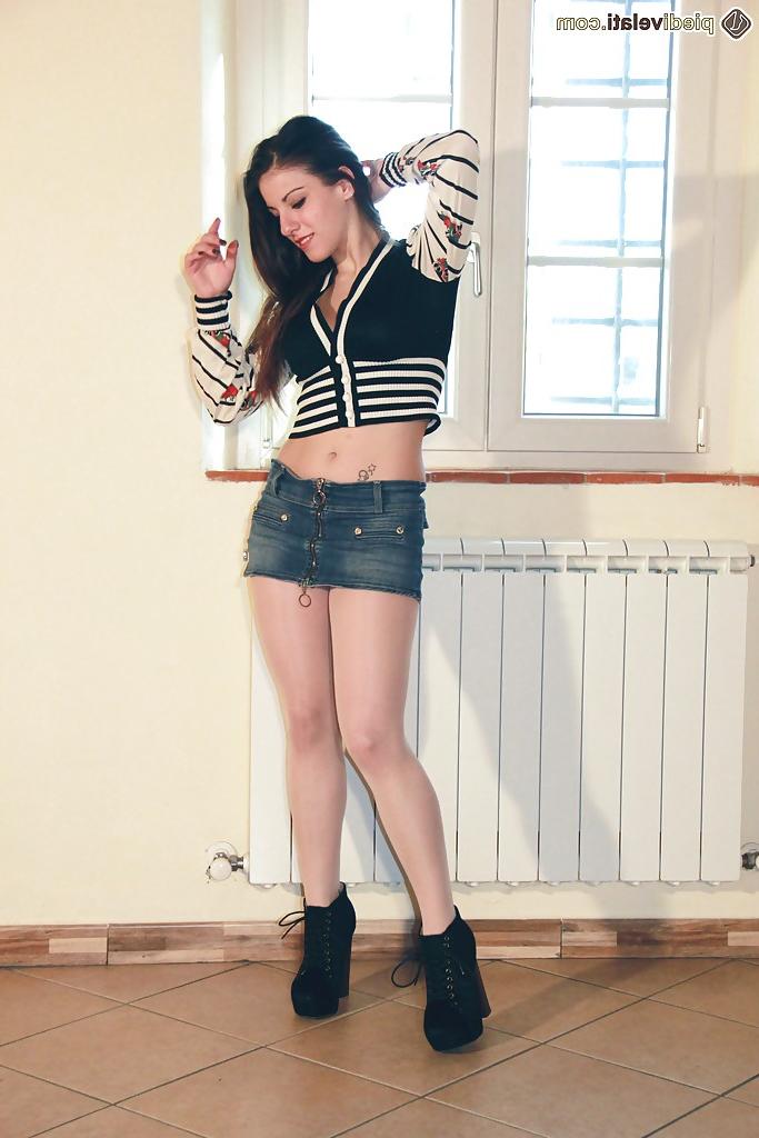 15P Amazing pantyhose model with sexy legs Bianca loves foot fetish