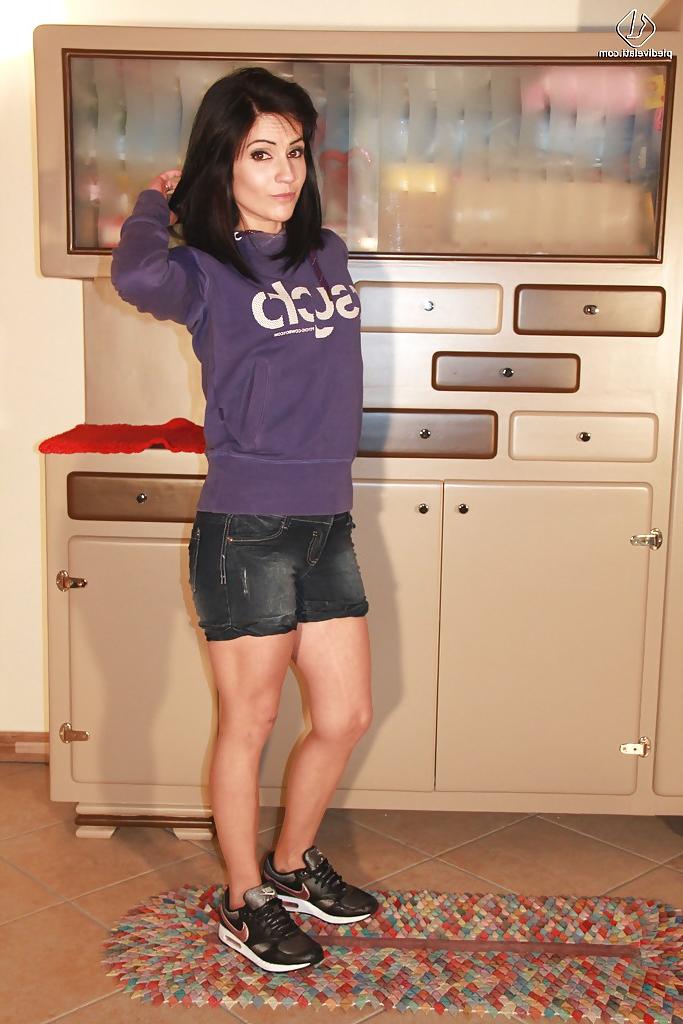 16P Cute teen with sexy feet Sunny shows her skinny sexy legs