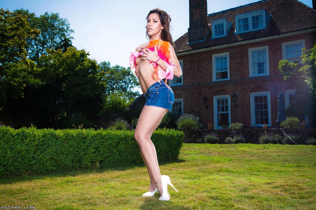 16P Hot babe Samia Duarte reveals her ass and legs while posing outdoor