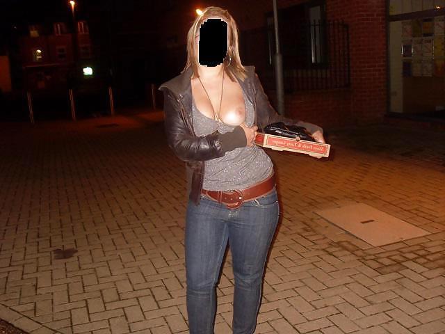 11P Hot girl flashing