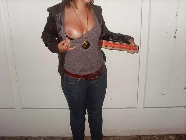 11P Hot girl flashing