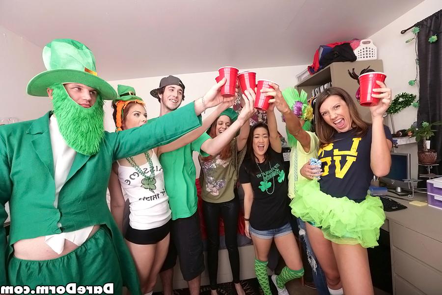 16P Drunk college girls lick cunt and suck cock before taking facial cumshots