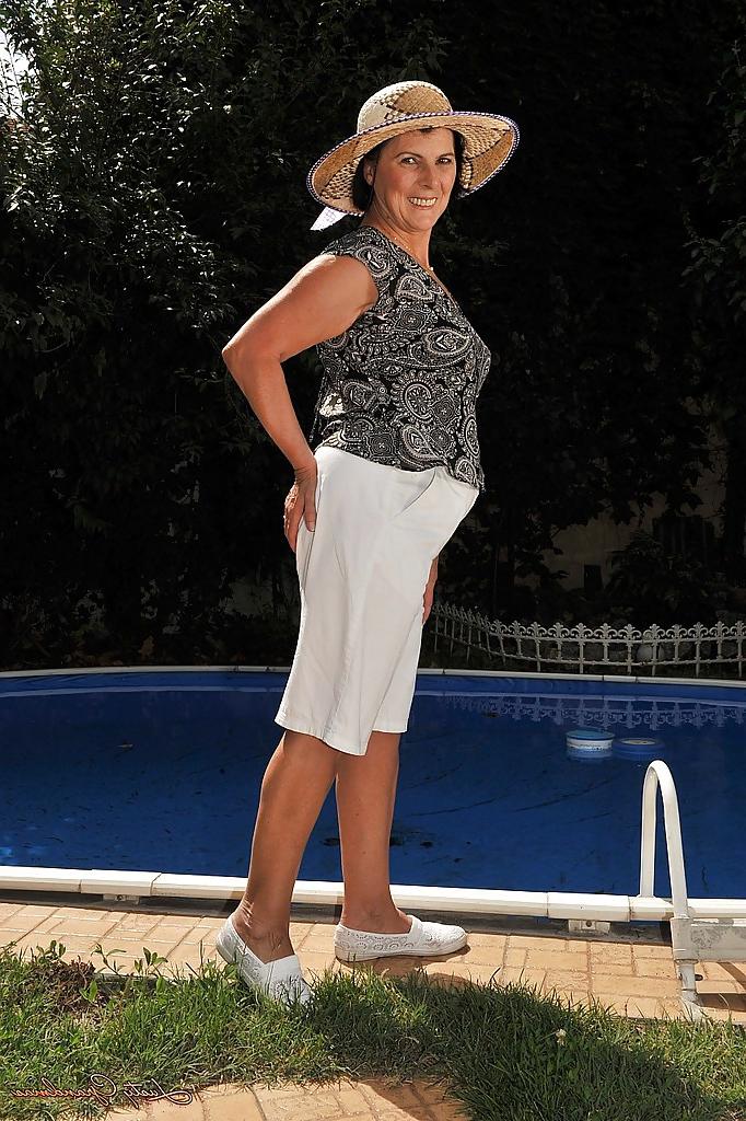 14P Fatty mature brunette stripping off her clothes by the pool