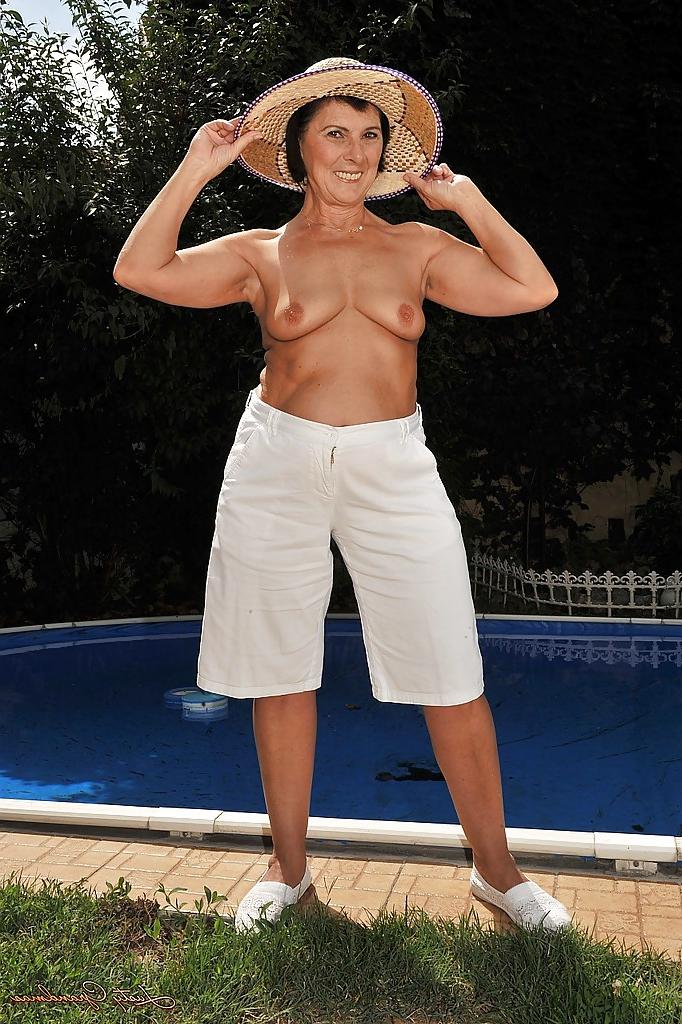 14P Fatty mature brunette stripping off her clothes by the pool
