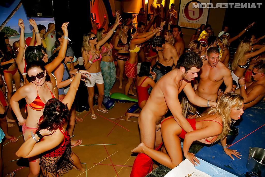 15P Slutty babes Barbara Summer & Celine Noiret are into hardcore sex party