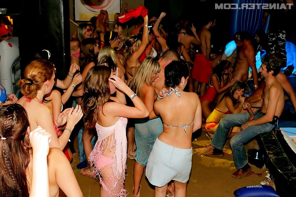 15P Slutty babes Barbara Summer & Celine Noiret are into hardcore sex party