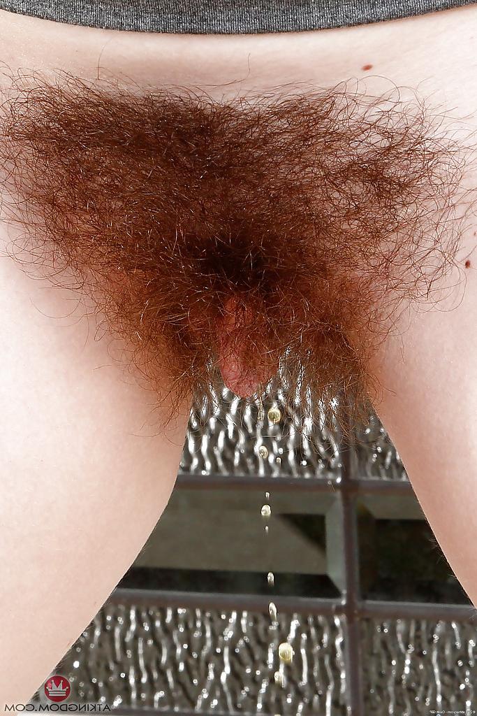16P Mature woman Simone Delilah dripping piss from really hairy vagina