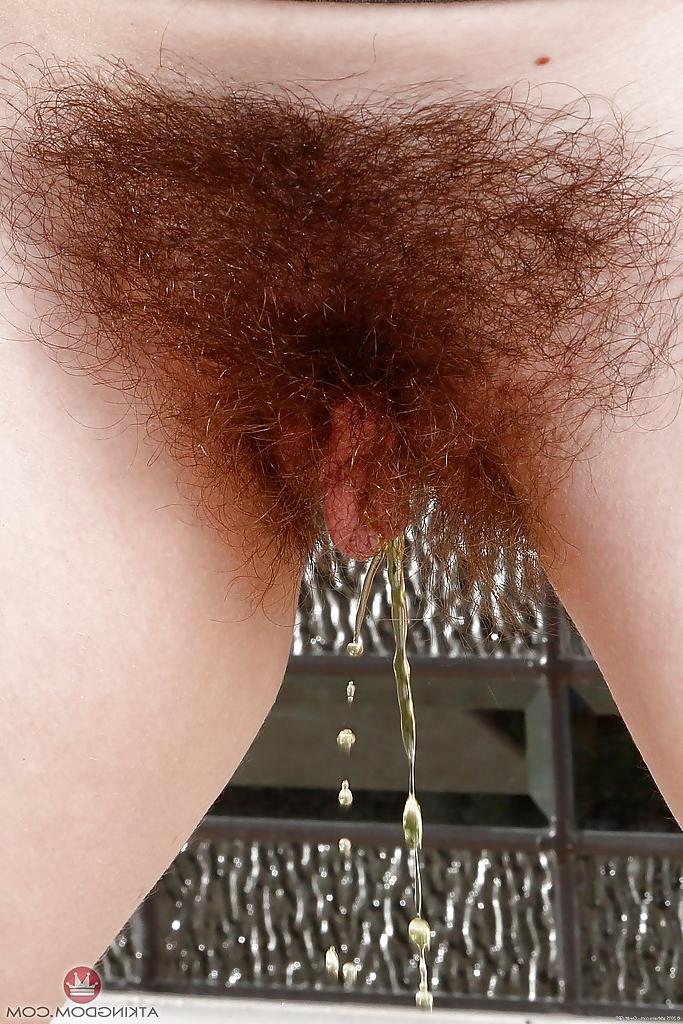 16P Mature woman Simone Delilah dripping piss from really hairy vagina