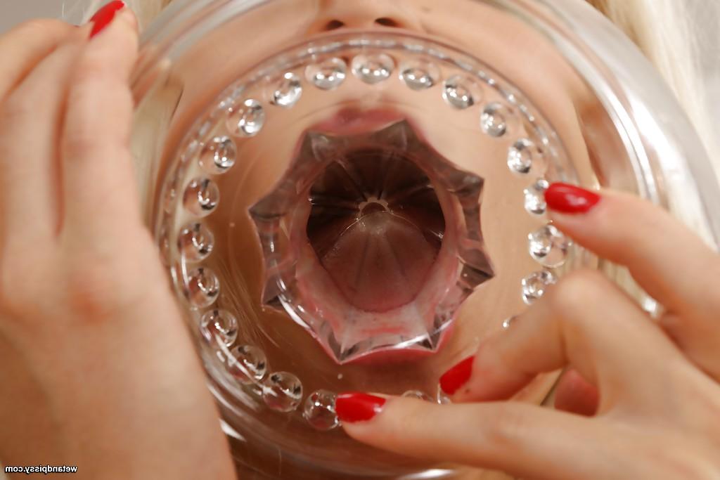 16P Dirty-minded blonde babe Candee Licious pissing in a bowl and drinking her pee
