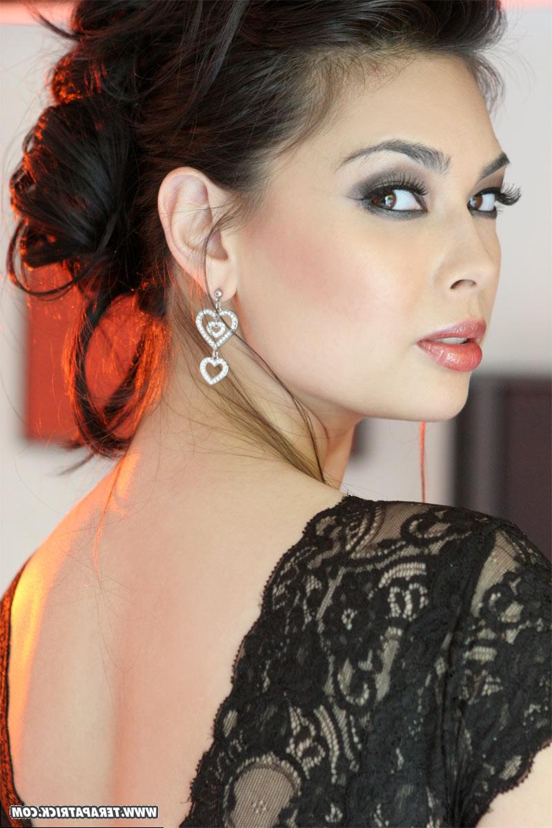 15P Hot Asian MILF in a laced lingerie Tera Patrick teases with her tits