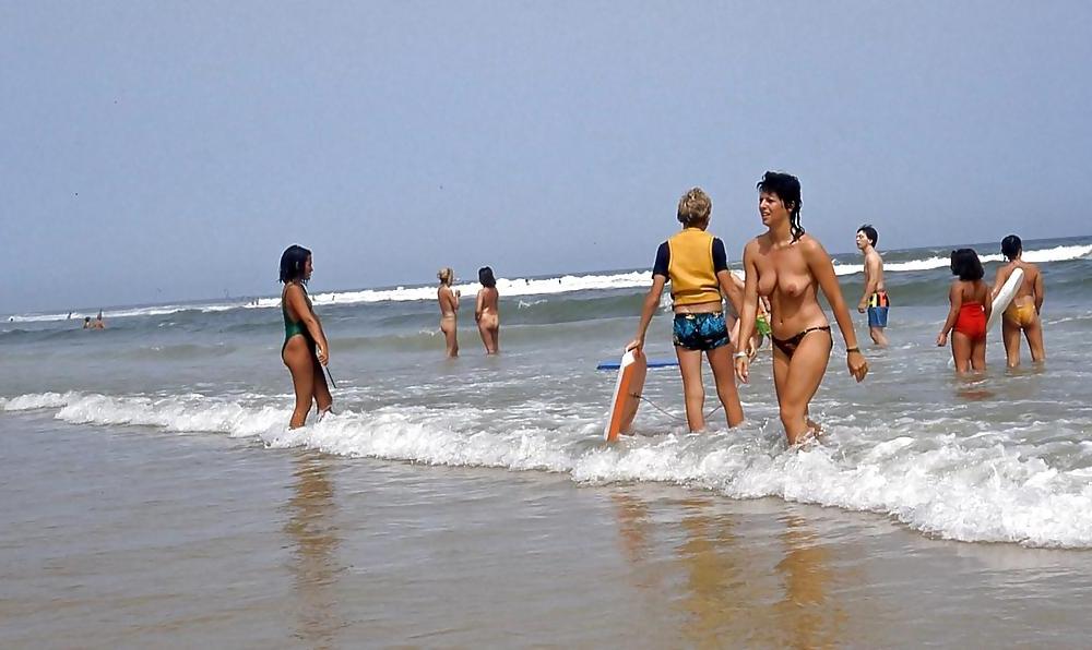 20P Naked beach 117.