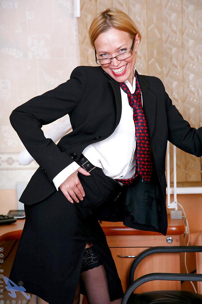 16P Heated office secretary stripping nude and flaunting in the chair