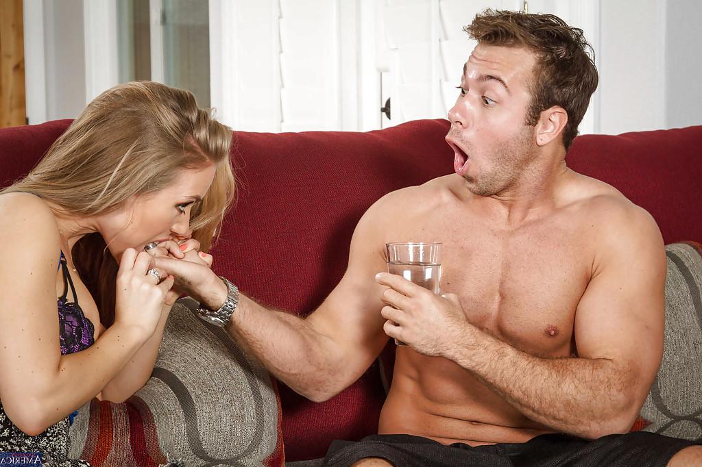 11P Blonde Nicole Aniston is giving a nasty deep blowjob for her boyfriend