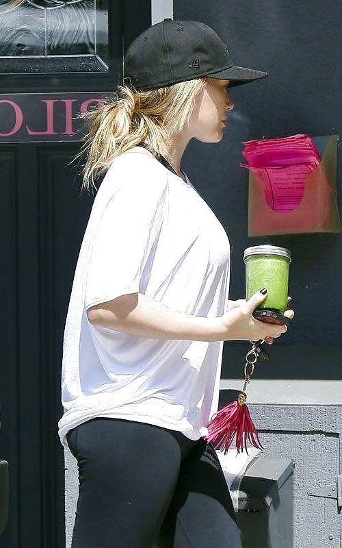 6P Hilary Duff headed to a gym in Los Angeles