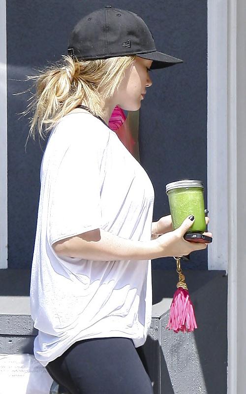 6P Hilary Duff headed to a gym in Los Angeles