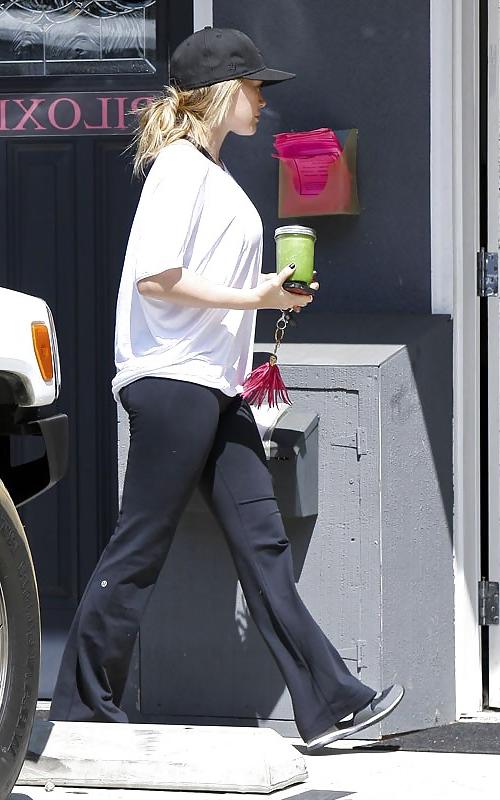 6P Hilary Duff headed to a gym in Los Angeles