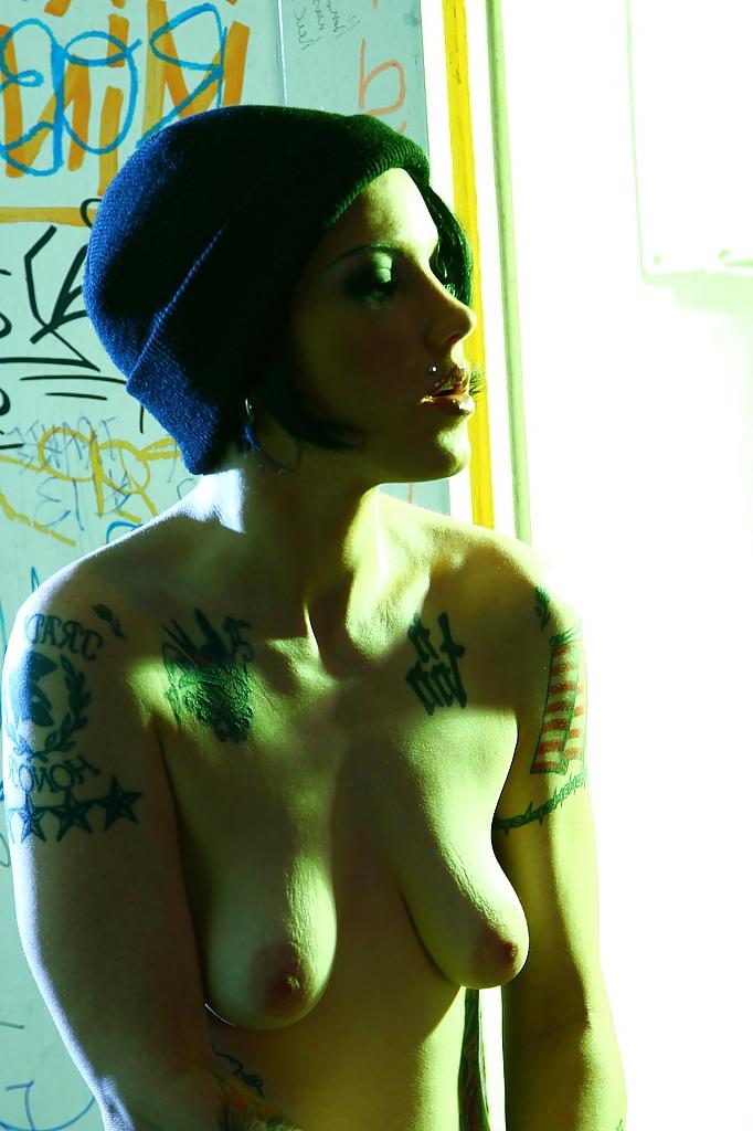 16P Tattooed brunette chick undressing and spreading her legs