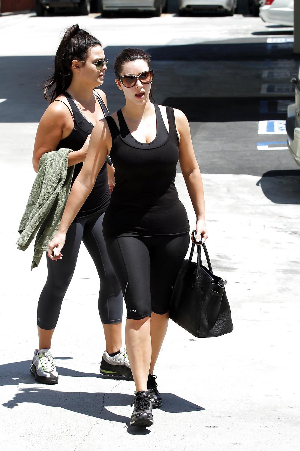 20P Kim Kardashian makes her way to the gym in Los Angeles