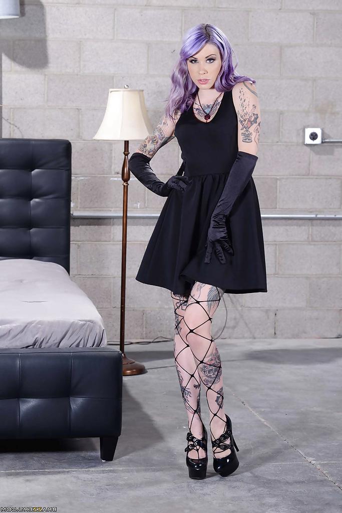 16P Pretty babe with a tattoo Krysta spreading her legs and that pussy