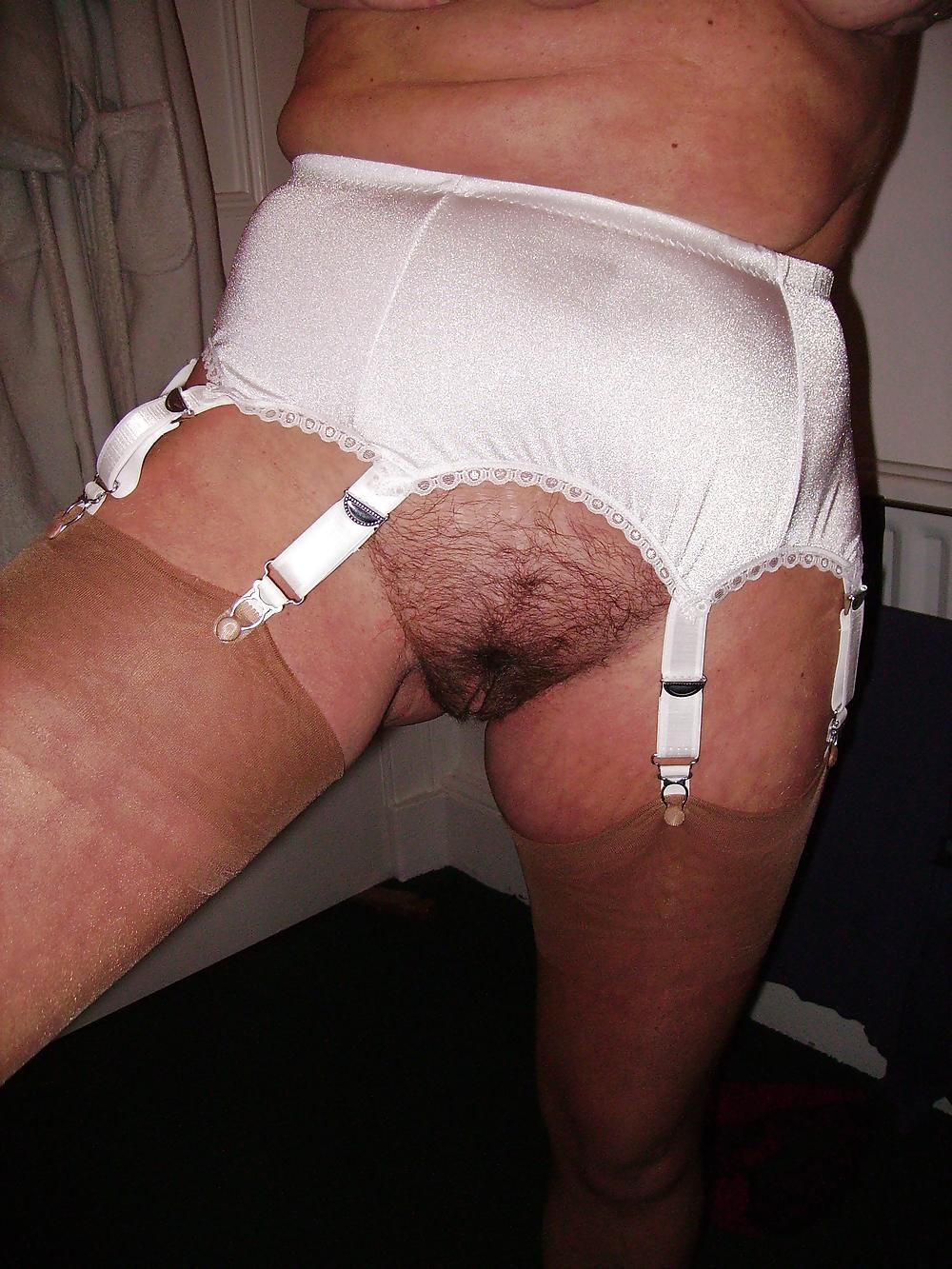 6P My hairy pussy, want some?