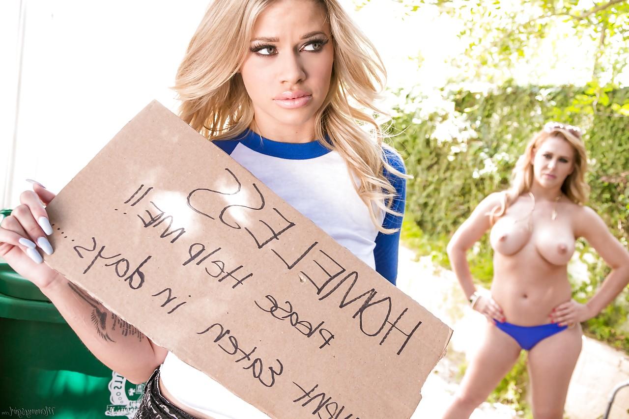 15P Blonde lesbians Cherie DeVille and Jessa Rhodes trib old and young pussies